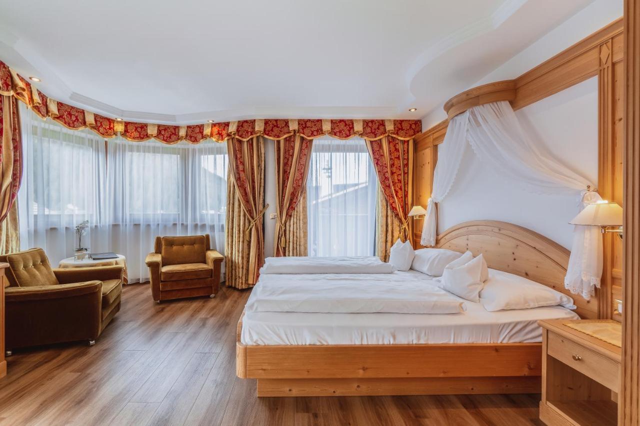 Garni Franca B&B セルヴァ・ディ・ヴァル・ガルデーナ エクステリア 写真