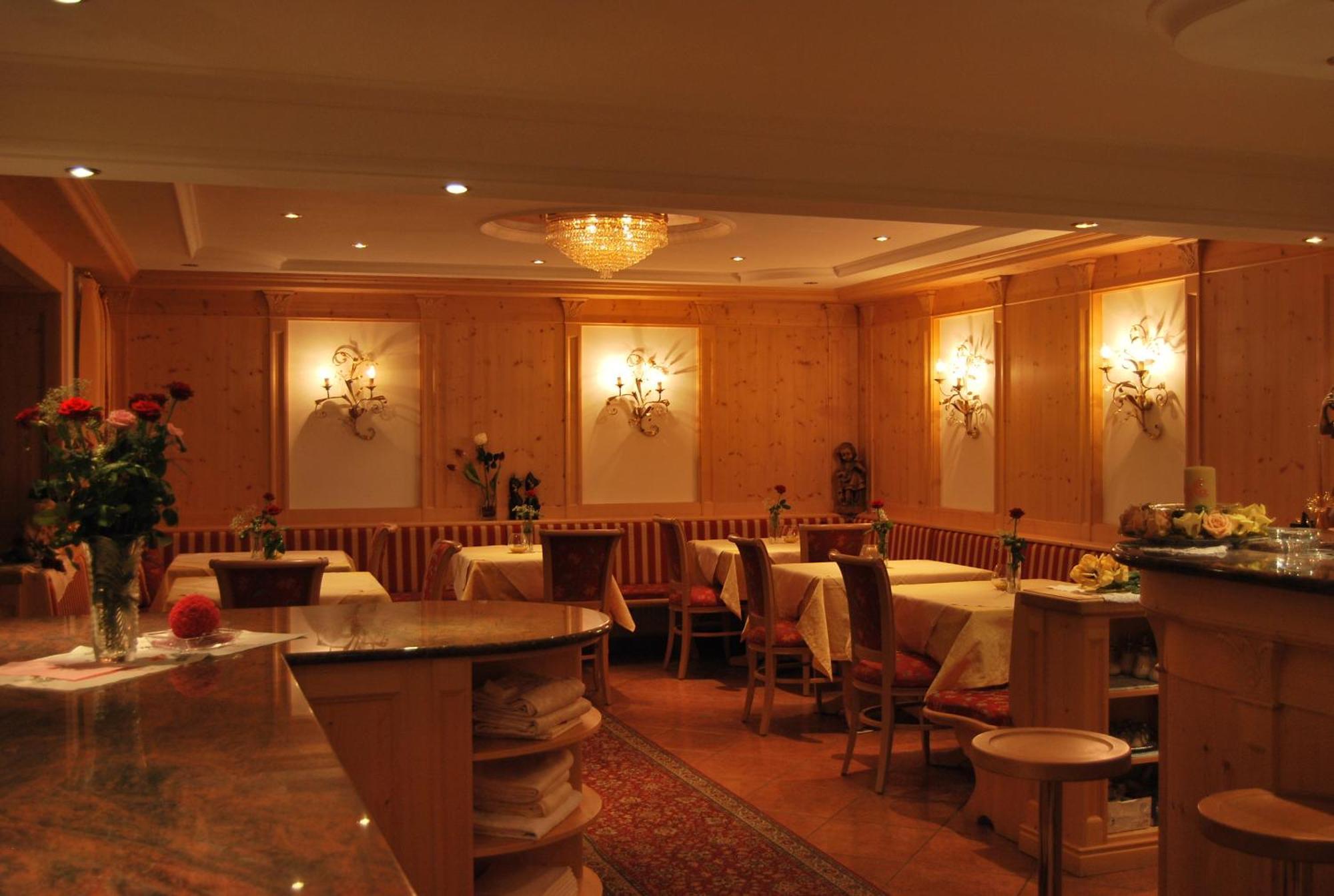 Garni Franca B&B セルヴァ・ディ・ヴァル・ガルデーナ エクステリア 写真