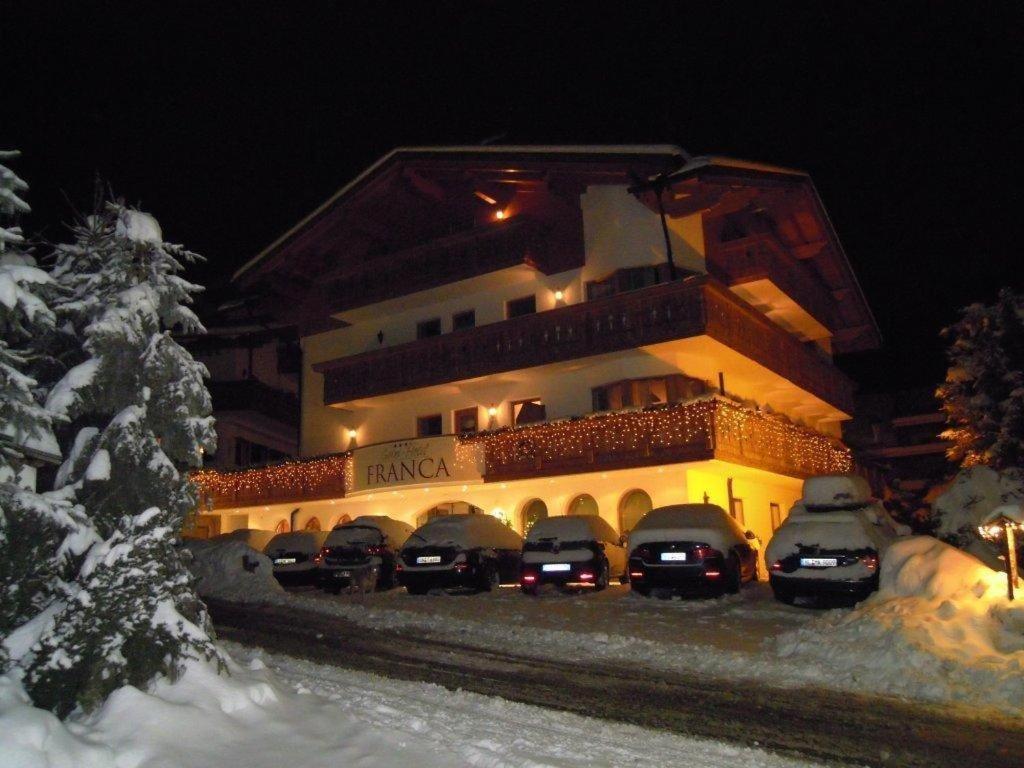 Garni Franca B&B セルヴァ・ディ・ヴァル・ガルデーナ エクステリア 写真