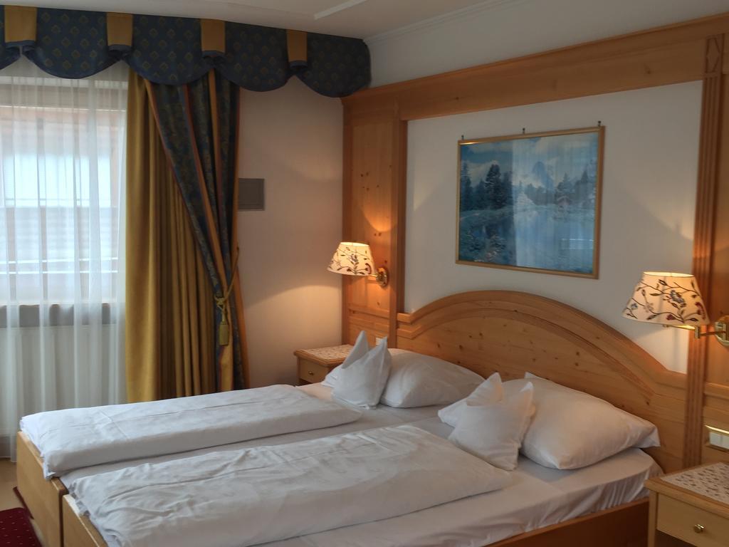 Garni Franca B&B セルヴァ・ディ・ヴァル・ガルデーナ エクステリア 写真