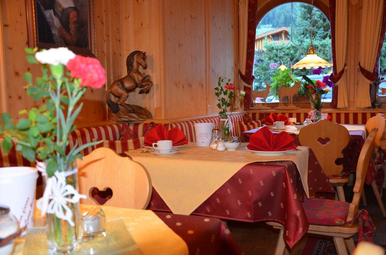 Garni Franca B&B セルヴァ・ディ・ヴァル・ガルデーナ エクステリア 写真